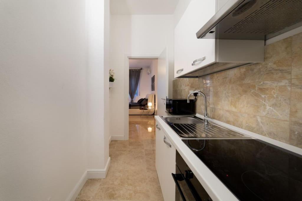 San Babila - Luxury Milanese Apartment Екстер'єр фото