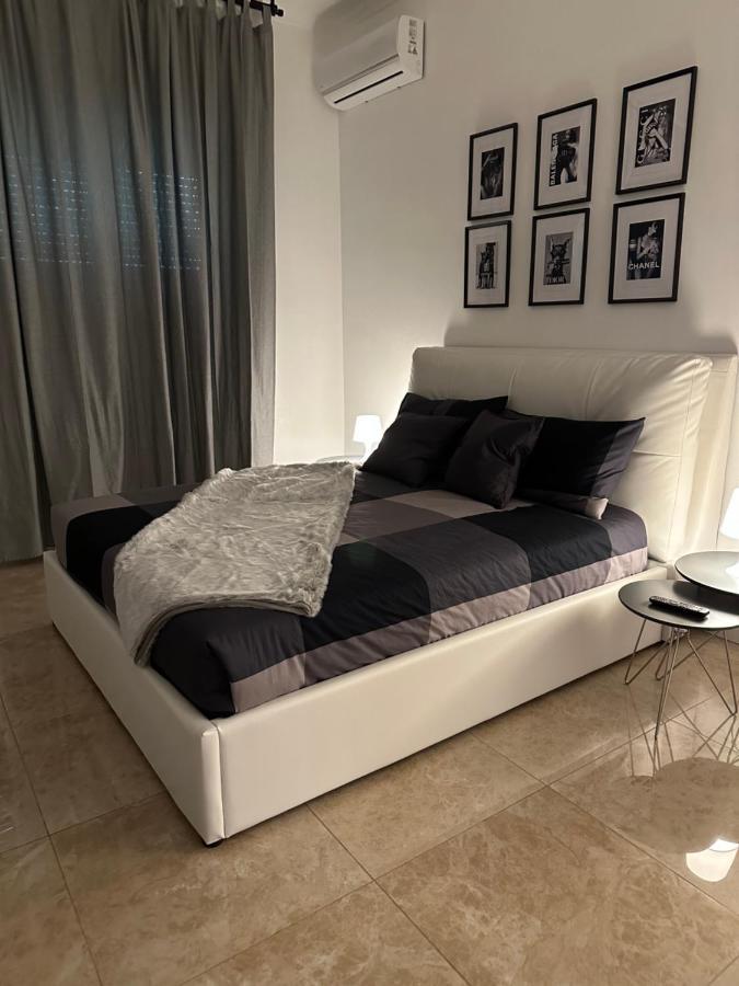 San Babila - Luxury Milanese Apartment Екстер'єр фото